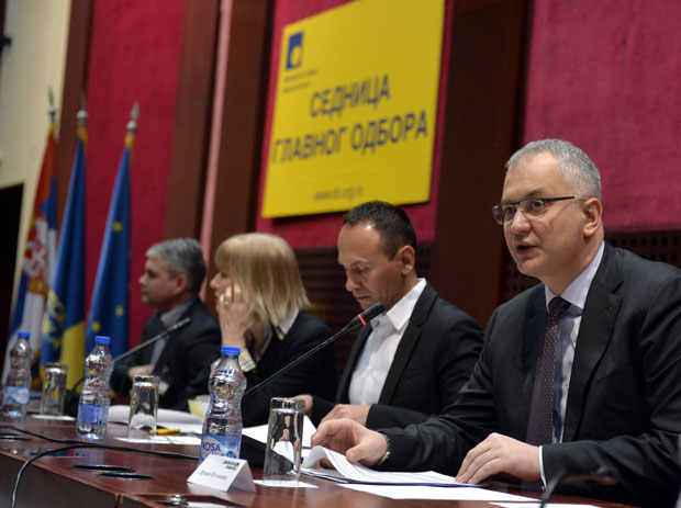 ДС нервозан због одлагања кампање